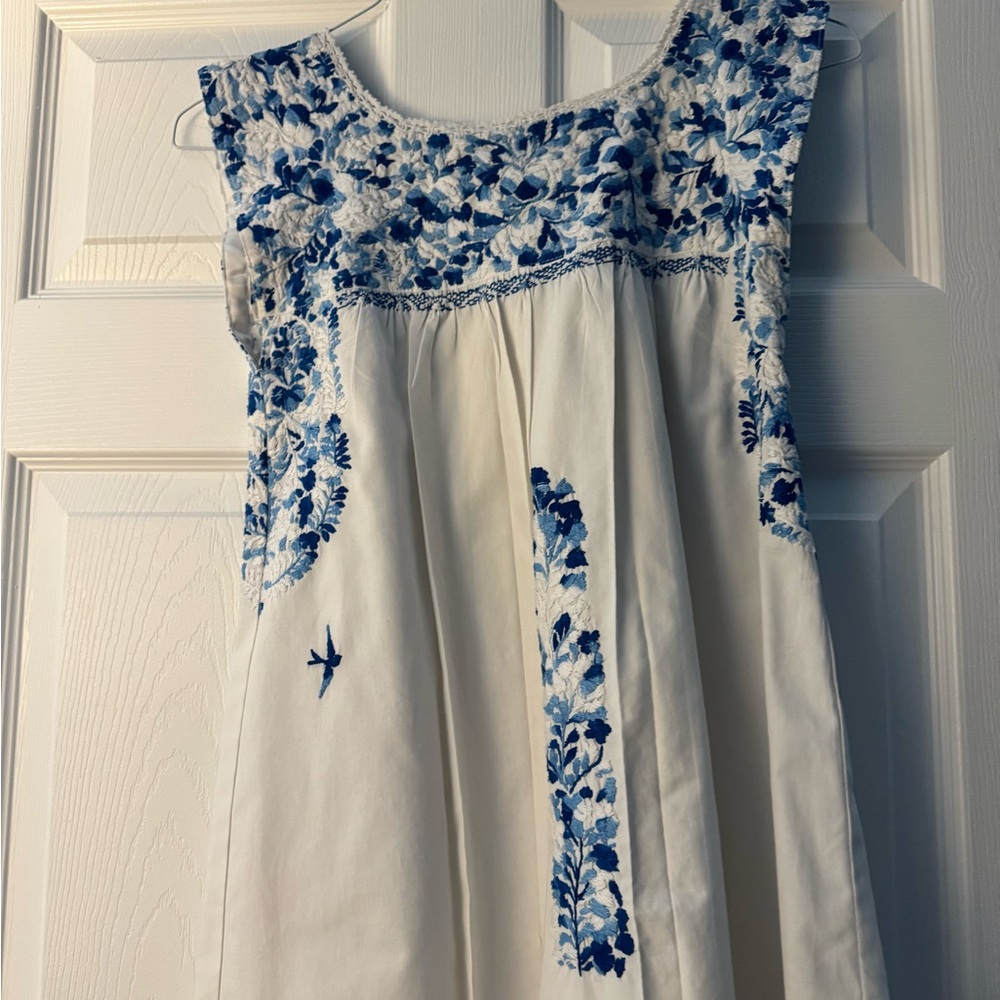 Mi Golondrina Floral Embroidered Sleeveless top